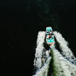 Wakesurfing