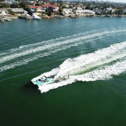 Wakesurfing
